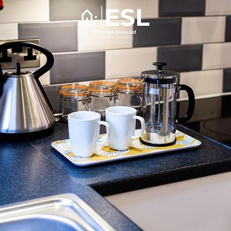 2 Bedroom Terrace Cottage, Parking, 5 Minutes Drive To Royal Shrewsbury Hospital Kültér fotó