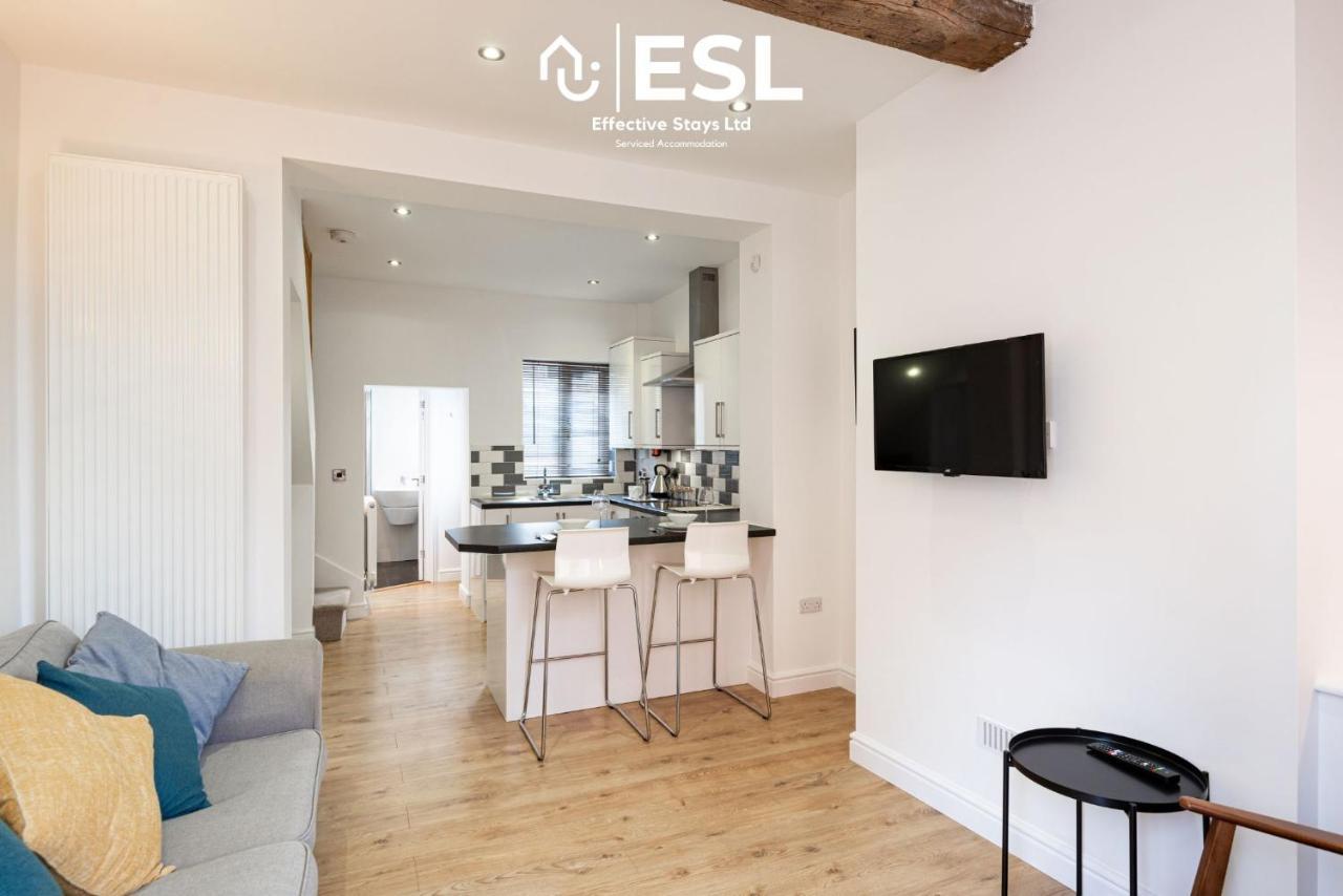 2 Bedroom Terrace Cottage, Parking, 5 Minutes Drive To Royal Shrewsbury Hospital Kültér fotó