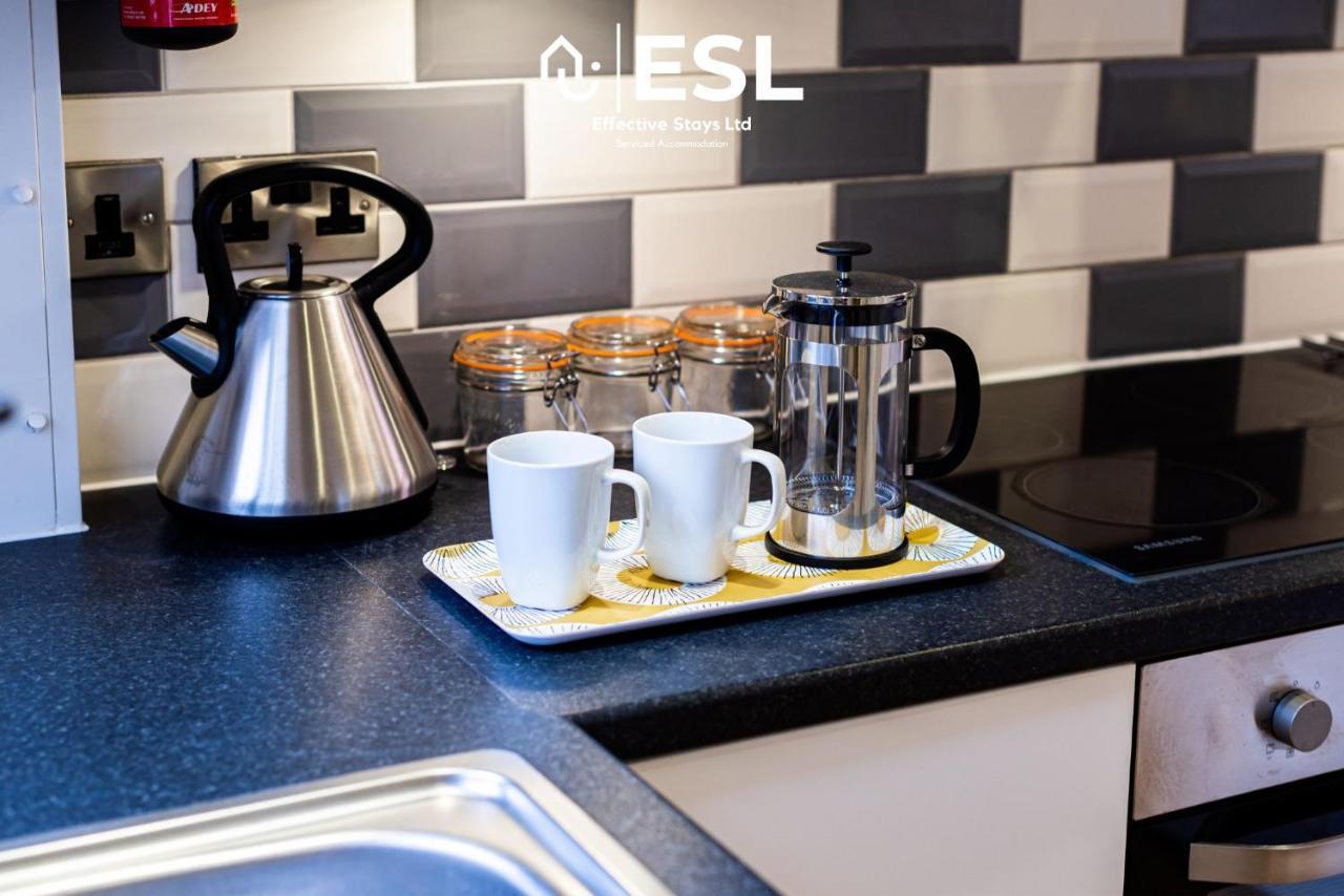 2 Bedroom Terrace Cottage, Parking, 5 Minutes Drive To Royal Shrewsbury Hospital Kültér fotó