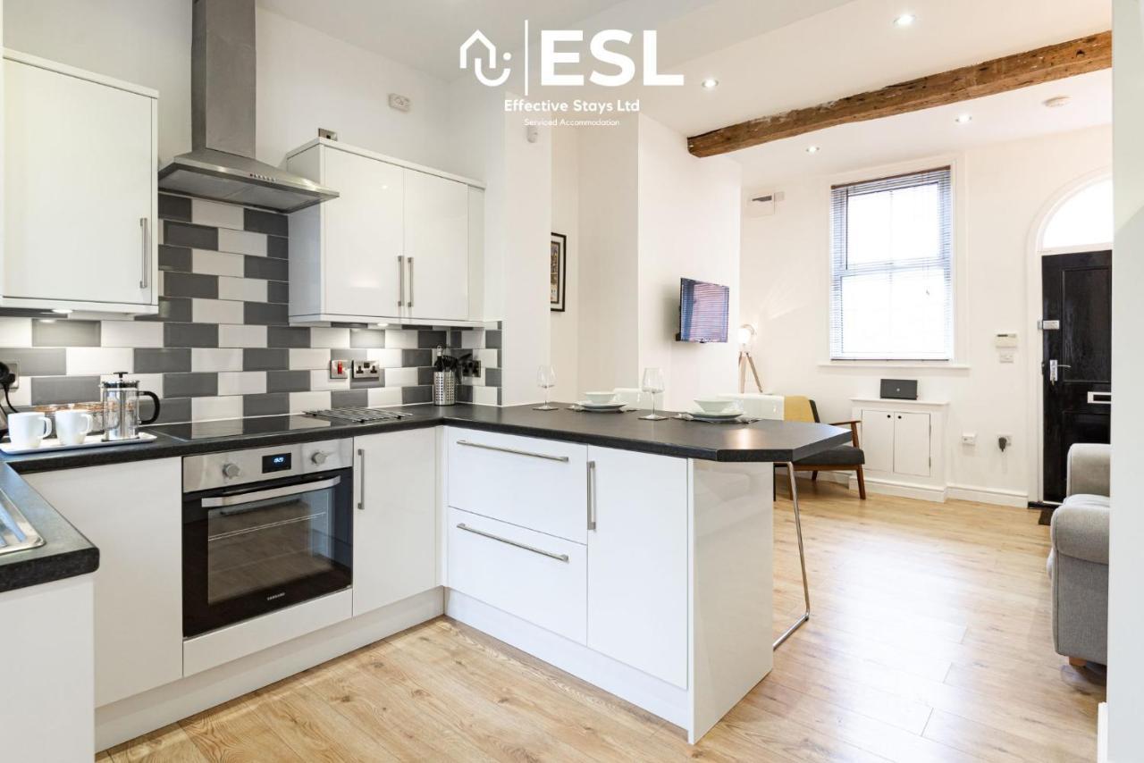 2 Bedroom Terrace Cottage, Parking, 5 Minutes Drive To Royal Shrewsbury Hospital Kültér fotó