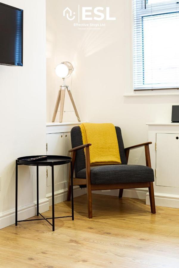2 Bedroom Terrace Cottage, Parking, 5 Minutes Drive To Royal Shrewsbury Hospital Kültér fotó