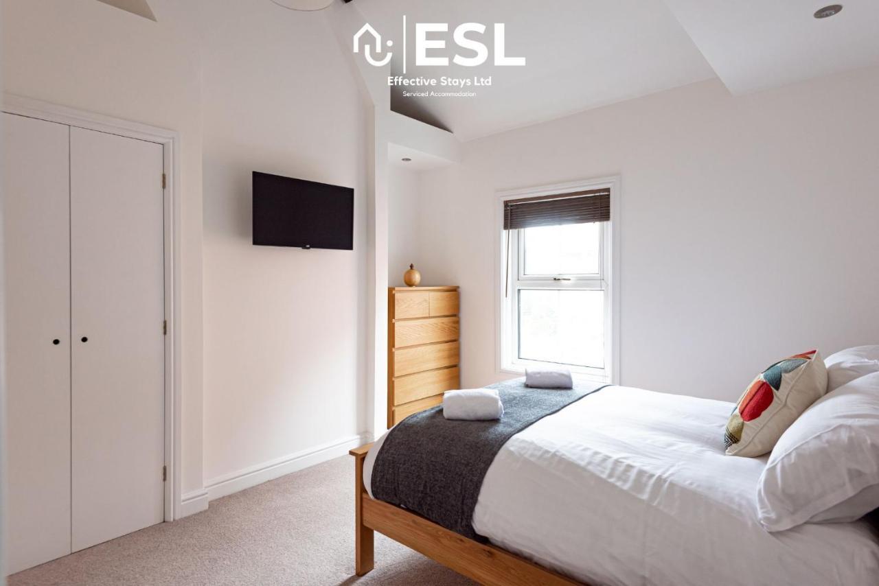 2 Bedroom Terrace Cottage, Parking, 5 Minutes Drive To Royal Shrewsbury Hospital Kültér fotó