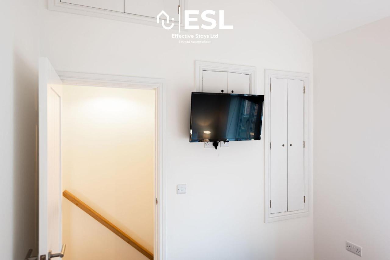 2 Bedroom Terrace Cottage, Parking, 5 Minutes Drive To Royal Shrewsbury Hospital Kültér fotó