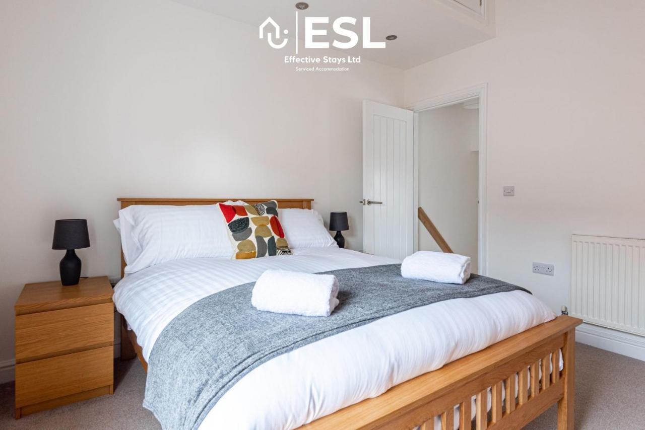 2 Bedroom Terrace Cottage, Parking, 5 Minutes Drive To Royal Shrewsbury Hospital Kültér fotó