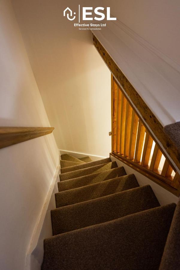 2 Bedroom Terrace Cottage, Parking, 5 Minutes Drive To Royal Shrewsbury Hospital Kültér fotó