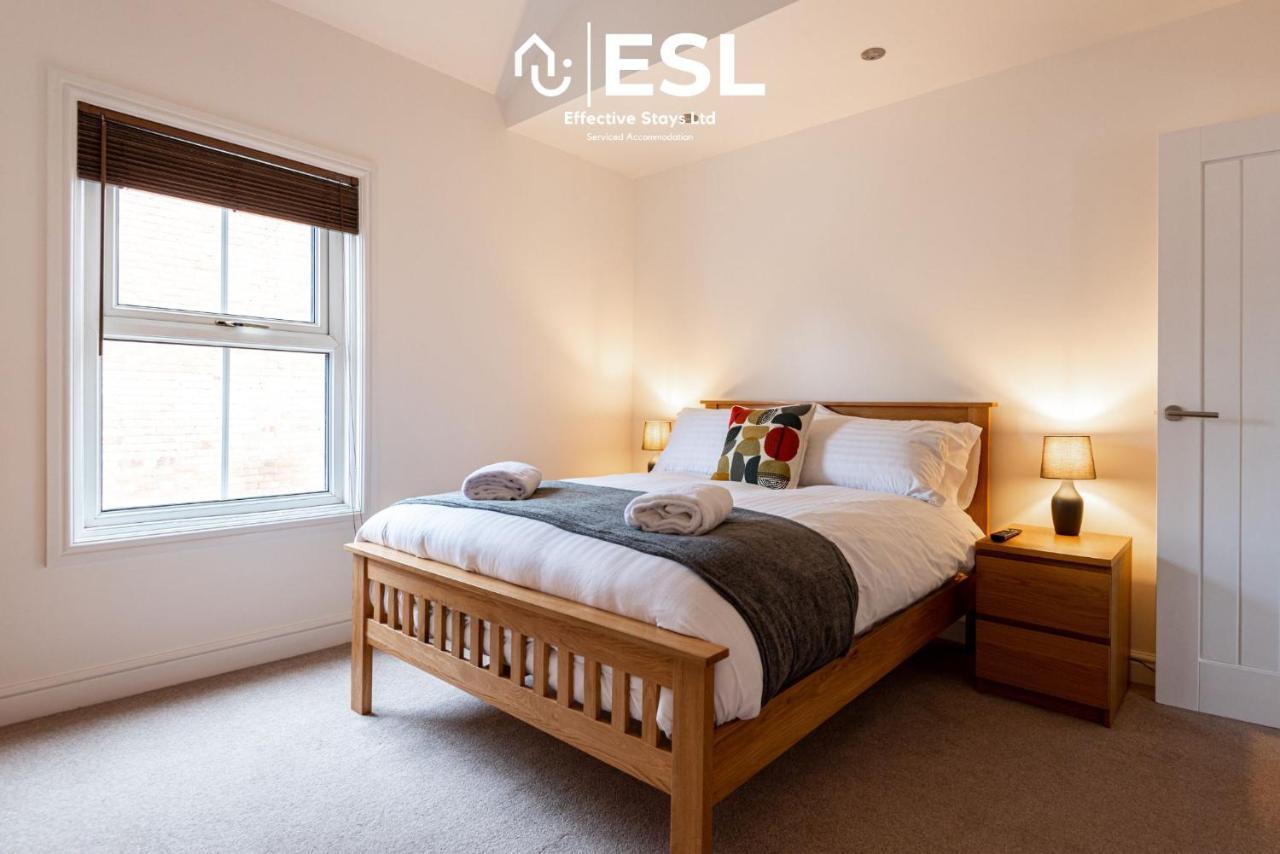 2 Bedroom Terrace Cottage, Parking, 5 Minutes Drive To Royal Shrewsbury Hospital Kültér fotó