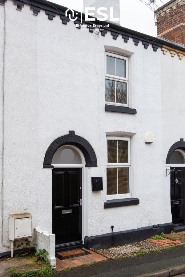 2 Bedroom Terrace Cottage, Parking, 5 Minutes Drive To Royal Shrewsbury Hospital Kültér fotó